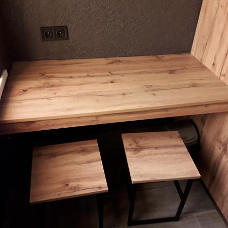 Full House Capsule Hostel Ривне Екстериор снимка A table made of wood