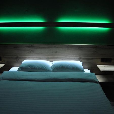 Full House Capsule Hostel Ривне Екстериор снимка A room at the hotel