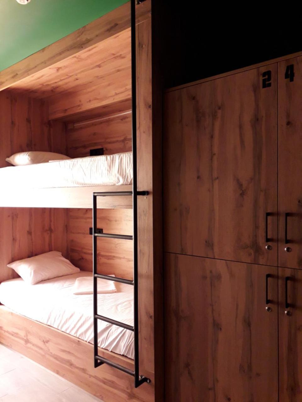 Full House Capsule Hostel Ривне Екстериор снимка Bunk beds in a hostel