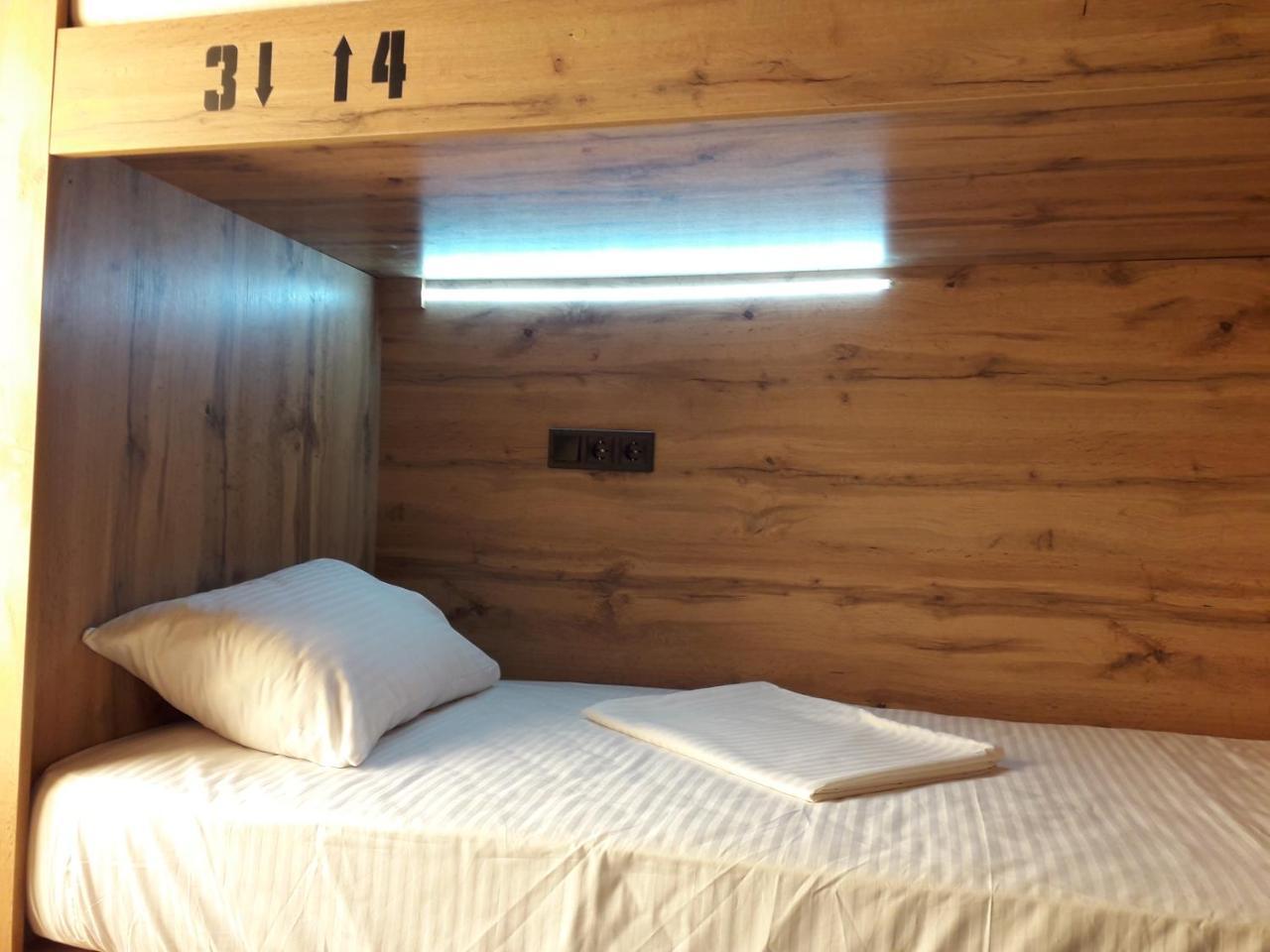 Full House Capsule Hostel Ривне Екстериор снимка A capsule hotel in Tokyo