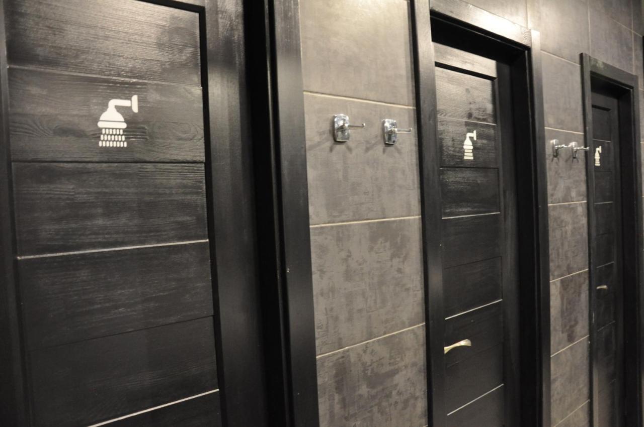 Full House Capsule Hostel Ривне Екстериор снимка A shower room in a gym