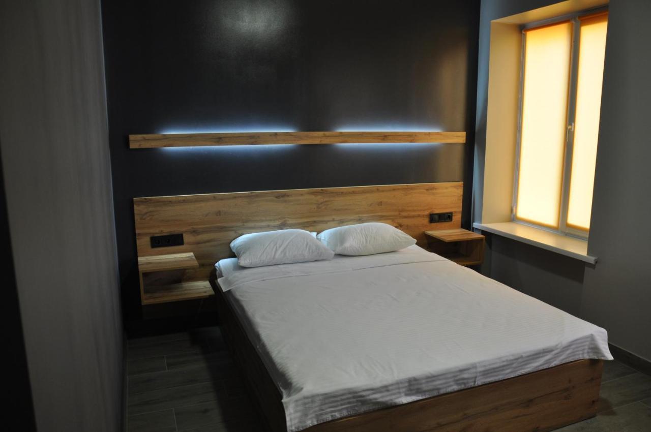 Full House Capsule Hostel Ривне Екстериор снимка A bedroom