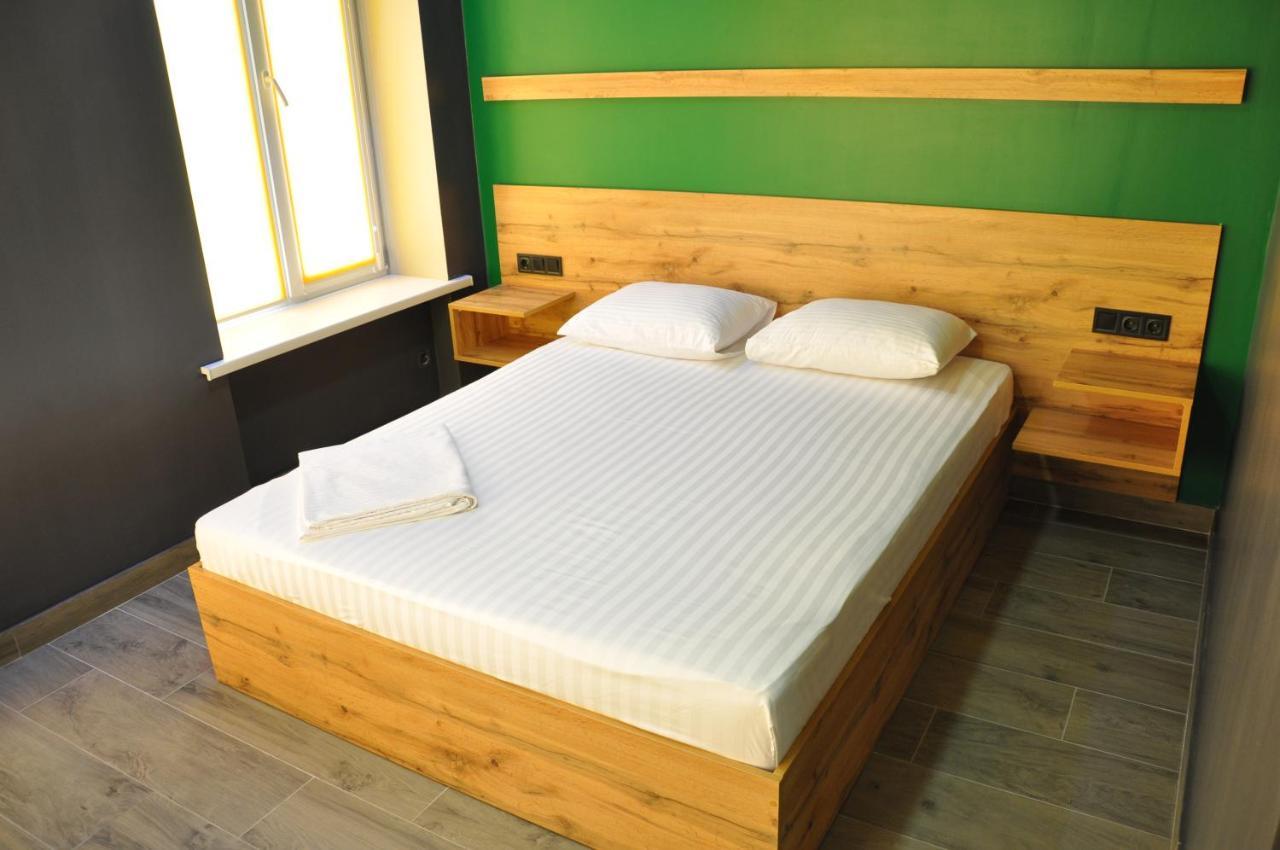 Full House Capsule Hostel Ривне Екстериор снимка A bed