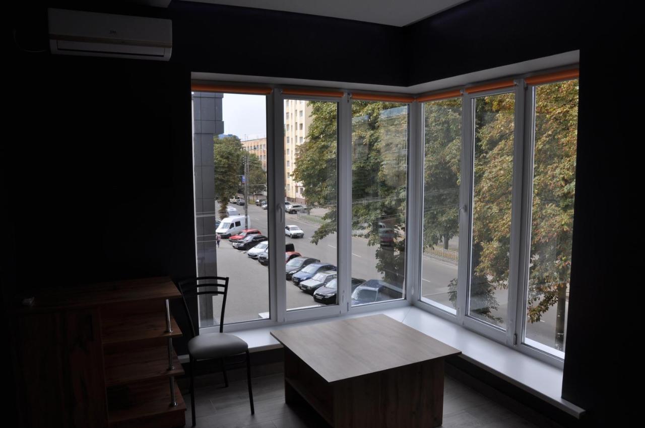 Full House Capsule Hostel Ривне Екстериор снимка
