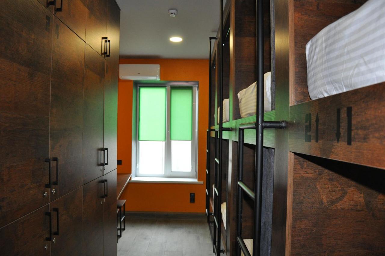 Full House Capsule Hostel Ривне Екстериор снимка A typical dormitory room at the International House