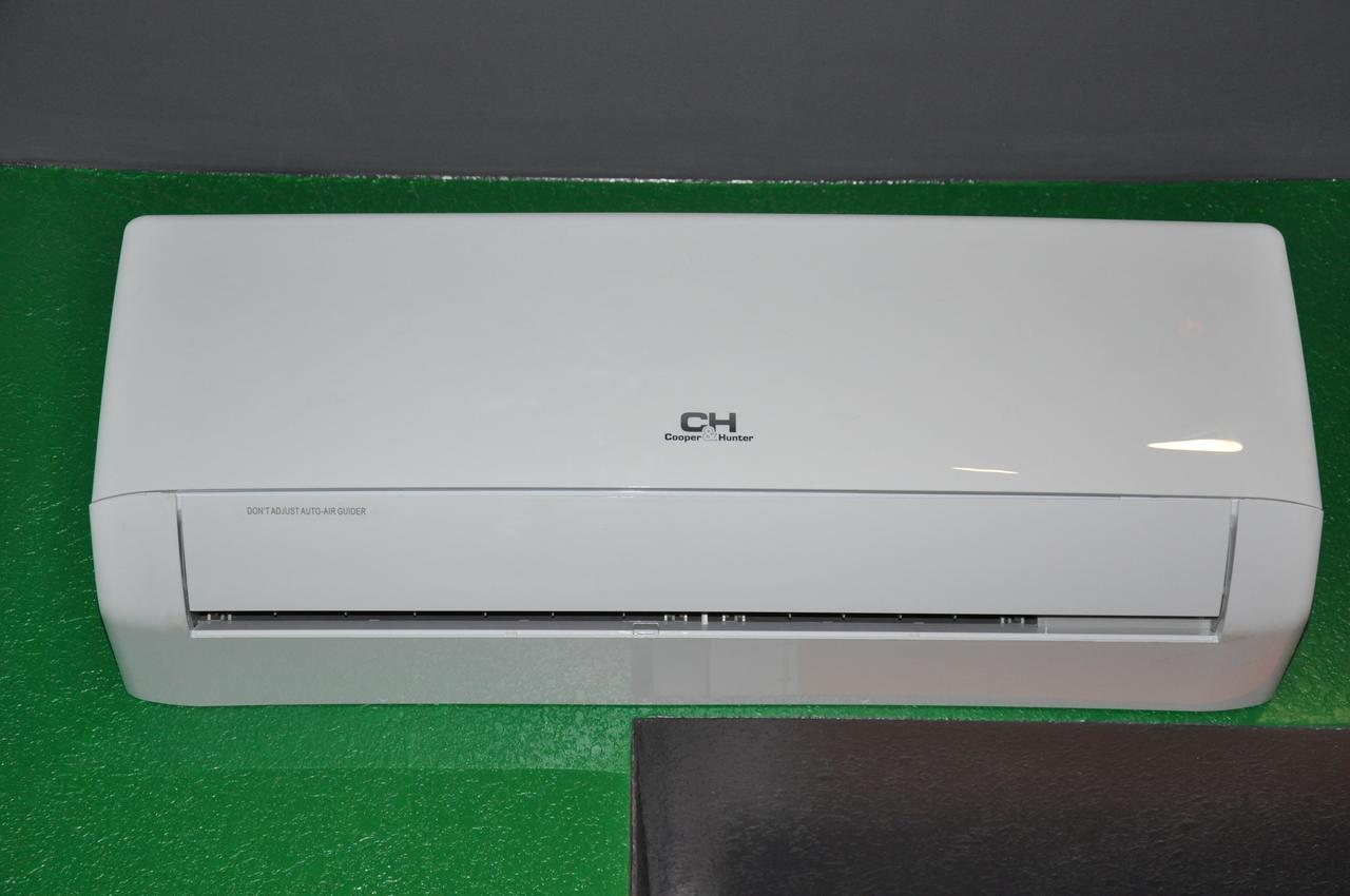 Full House Capsule Hostel Ривне Екстериор снимка A wall-mounted air conditioner