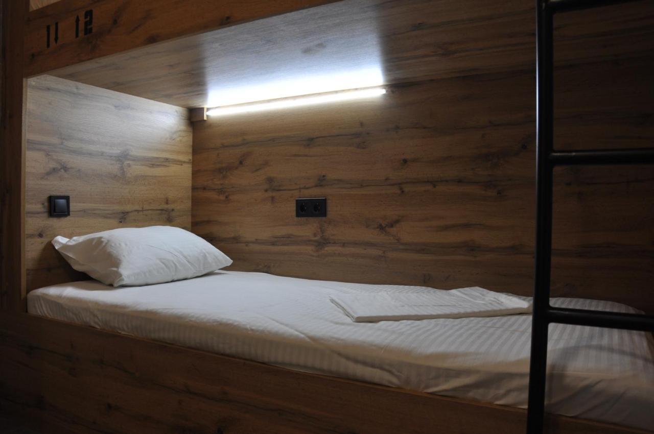 Full House Capsule Hostel Ривне Екстериор снимка A bed in a hostel