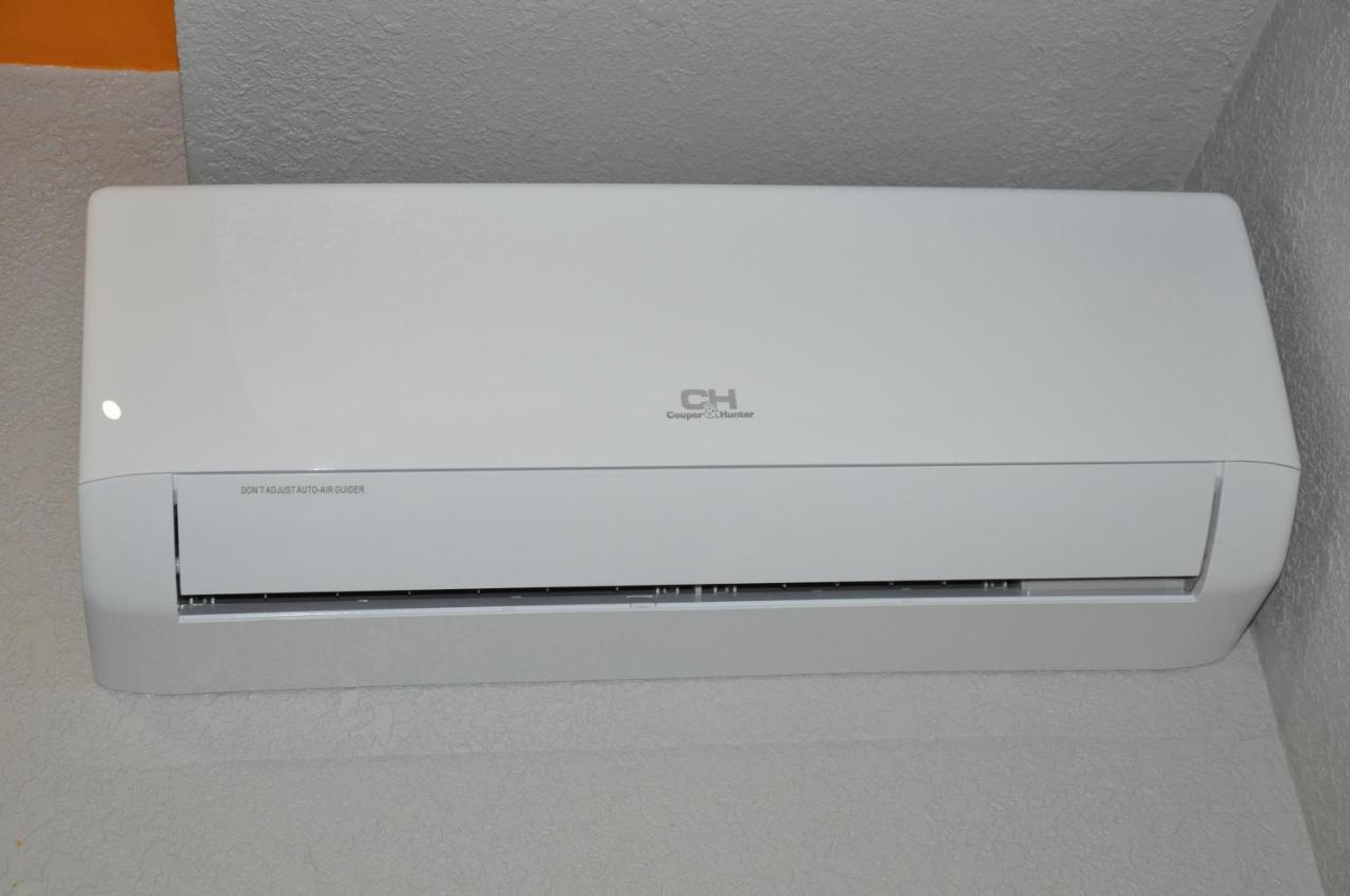 Full House Capsule Hostel Ривне Екстериор снимка A wall-mounted air conditioner