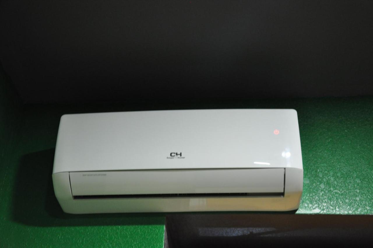 Full House Capsule Hostel Ривне Екстериор снимка A wall-mounted air conditioner