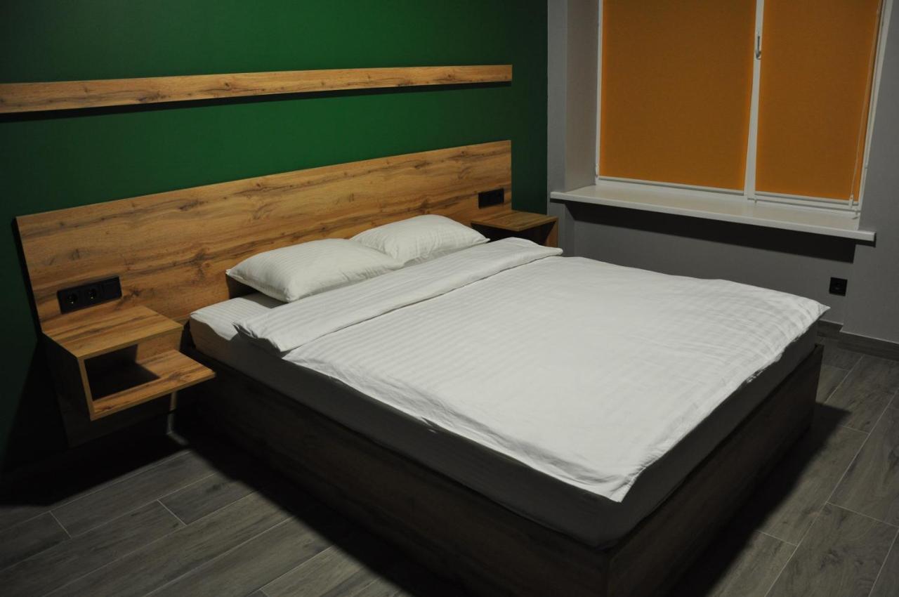 Full House Capsule Hostel Ривне Екстериор снимка A bed
