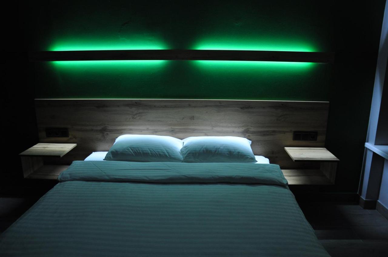 Full House Capsule Hostel Ривне Екстериор снимка A room at the hotel