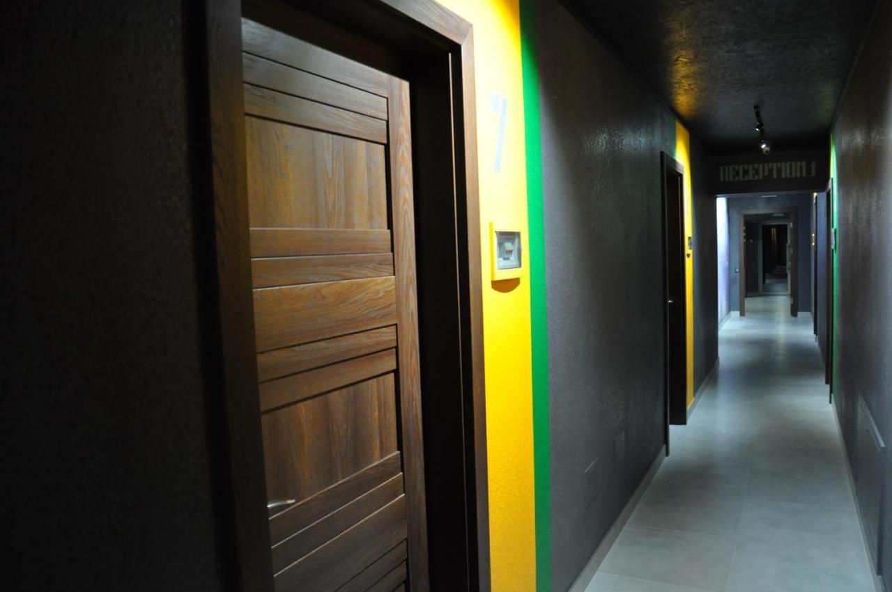 Full House Capsule Hostel Ривне Екстериор снимка Corridor